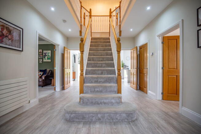 5 bed Detached for sale Image 4