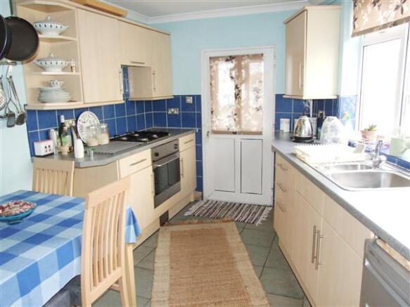 KITCHEN/BREAKFAST ROOM