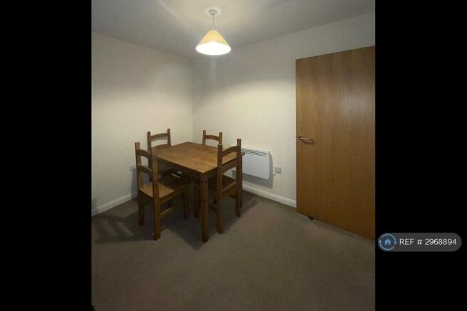 2 bed Flat to rent Image 7