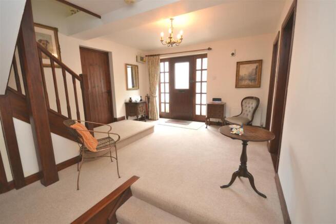 Hallway a.jpg