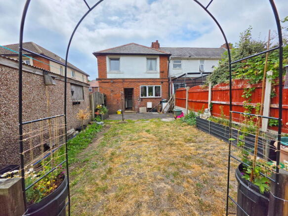 3 bed Town House for sale Image 9