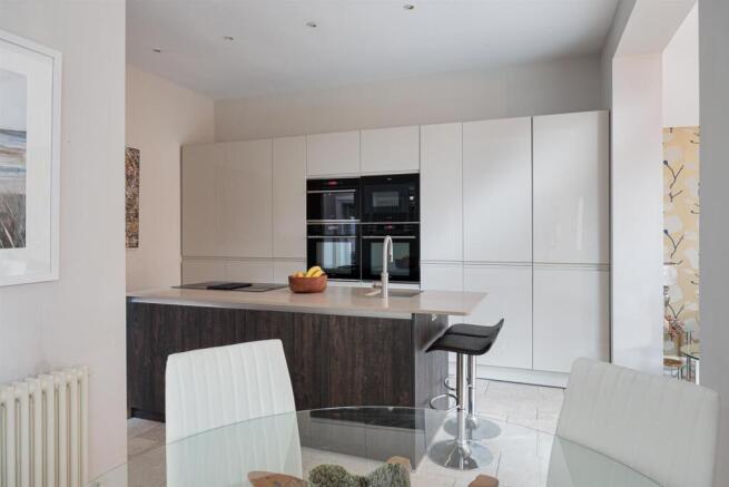 Heyes Lane, Alderley Edge photo 4