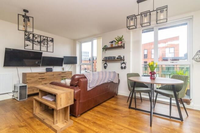 OPEN PLAN LOUNGE/KITCHEN