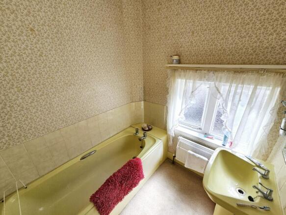 3 bed Flat for sale Image 11