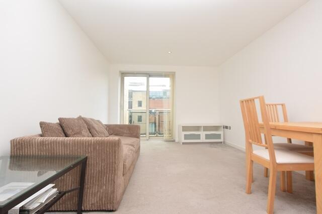 2 bed Apartment to rent Image 4