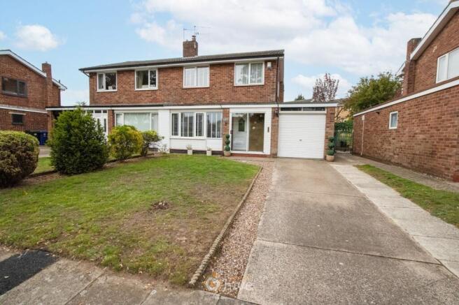3-bed semi-detached on Whiphill Close, Bessacarr, Doncaster, DN4, £230,000