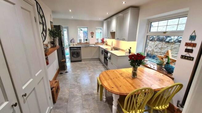Kitchen Dining Area