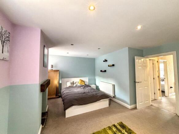 4 bed Terraced for sale Image 10