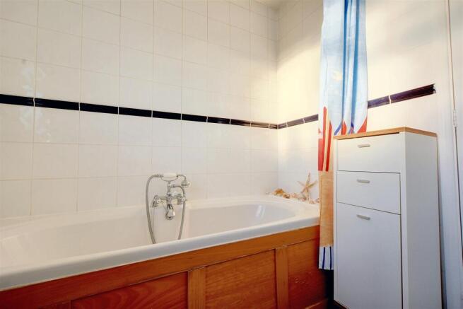 Bathroom_2.jpeg