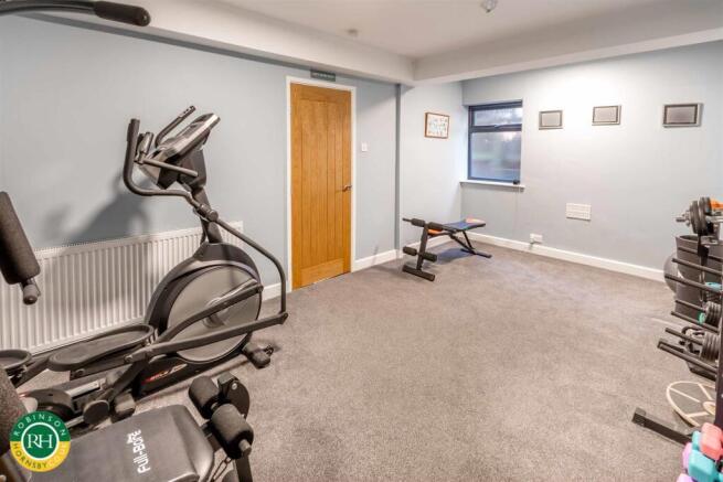 6 bed Detached for sale Image 12