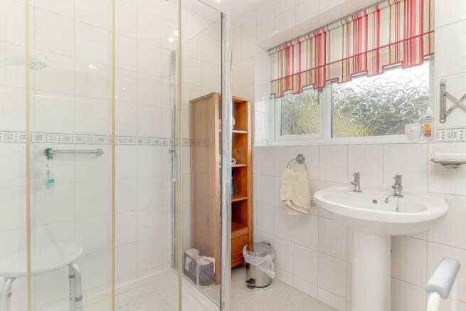 4 bed Detached for sale Image 11