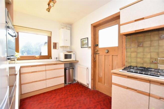 5 bed Bungalow for sale Image 11