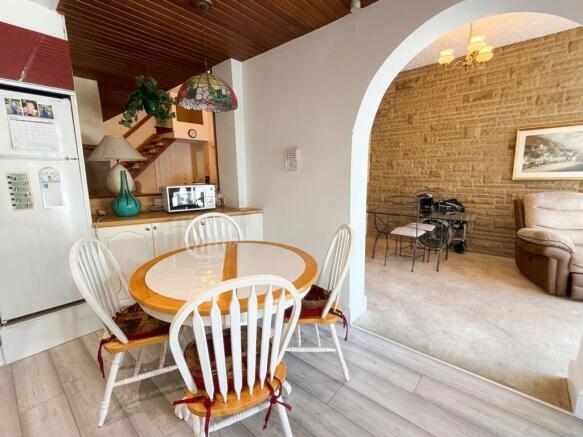 5 bed Semi-Detached for sale Image 10