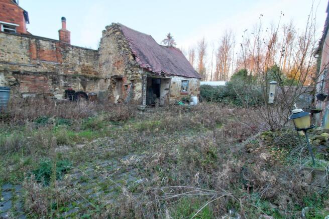 OUTBUILDING 1