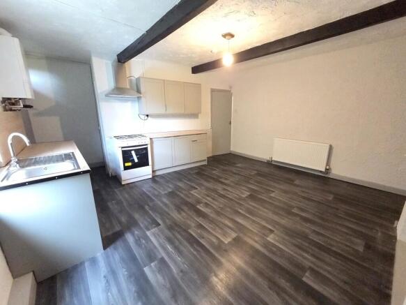 2 bed Terraced to rent Image 7