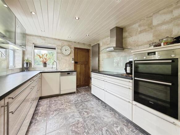 3 bed Detached Bungalow for sale Image 5