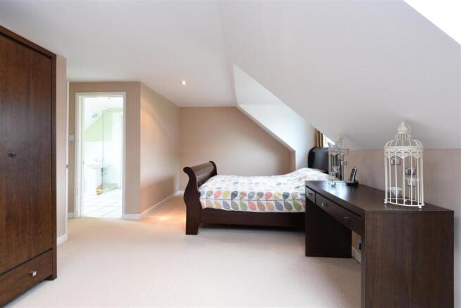 bedroom (2).jpg