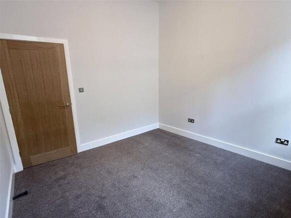 1 bed Ground Flat to rent Image 10