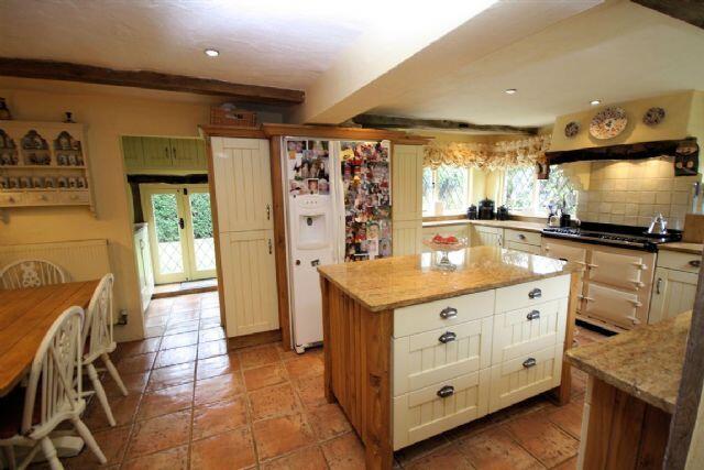 Kitchen / B.Fast roo