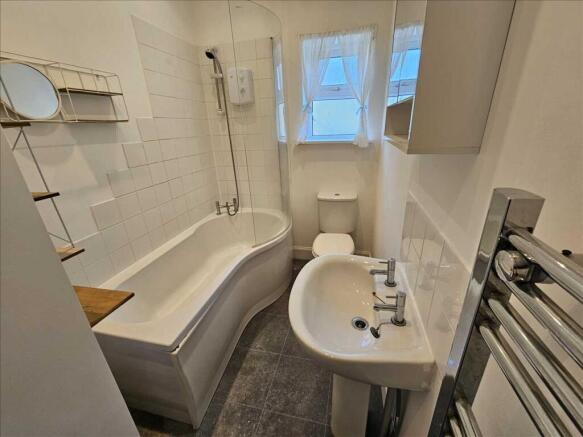 2 bed End of Terrace to rent Image 7