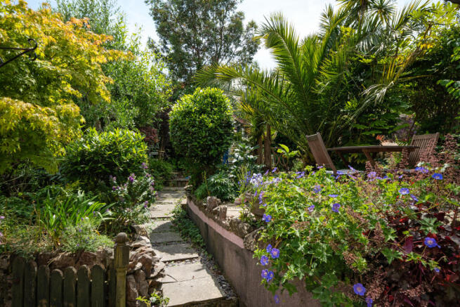19 Crowthers Hill Garden USE 0055