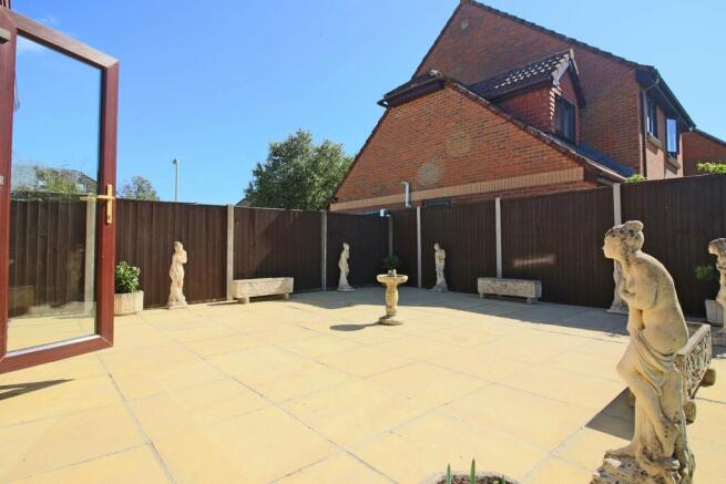 61 Brackenbury Patio