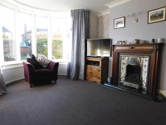 LIVING / DINING ROOM