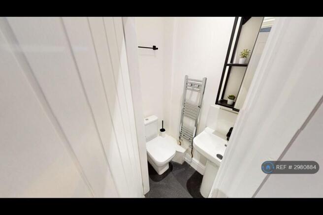Room 1 En- Suite Toilet And Bath