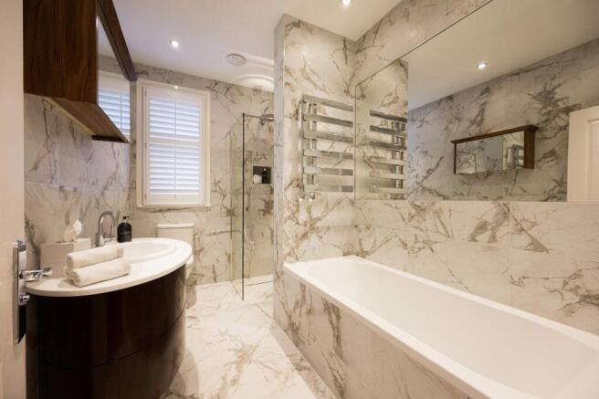 6 bed Detached for sale Image 8