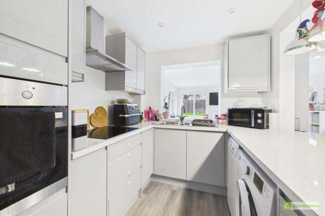 CAM02528G0-PR0421-STILL012