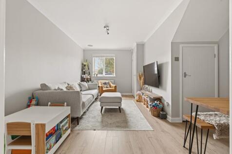 Cotswold Way, Worcester Park, KT4