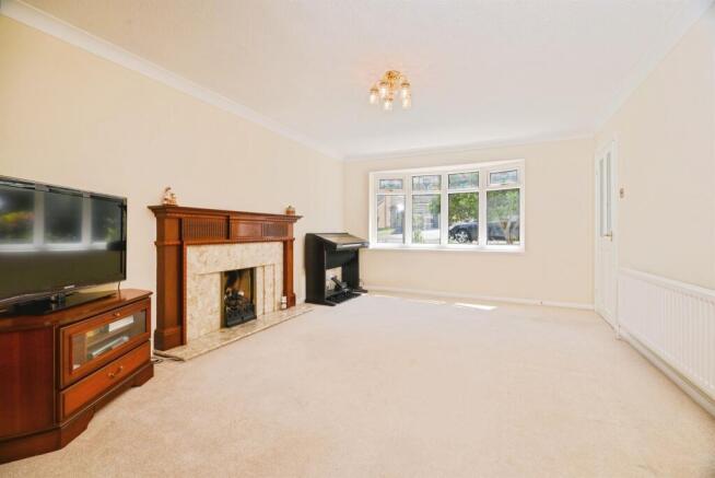 4 bed Detached for sale Image 6