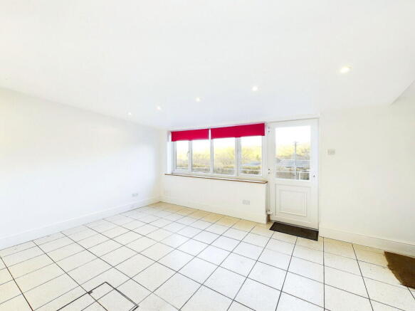 5 bed Detached for sale Image 11