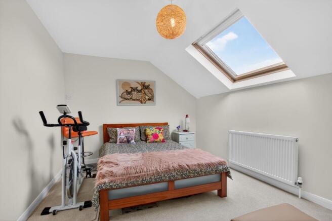 5 bed Detached for sale Image 12