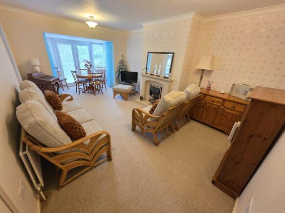 Lounge/Dining Room