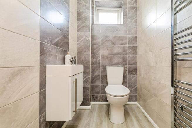4 bed Detached for sale Image 10
