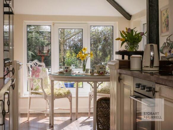 Kitchen to Breakfast Room 