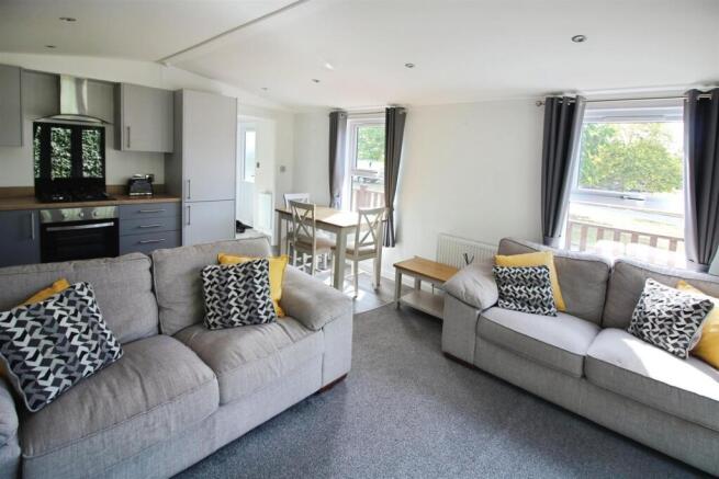 2 bed Park Home for sale Image 4