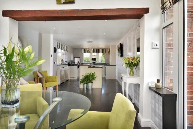LIVING / DINING KITCHEN