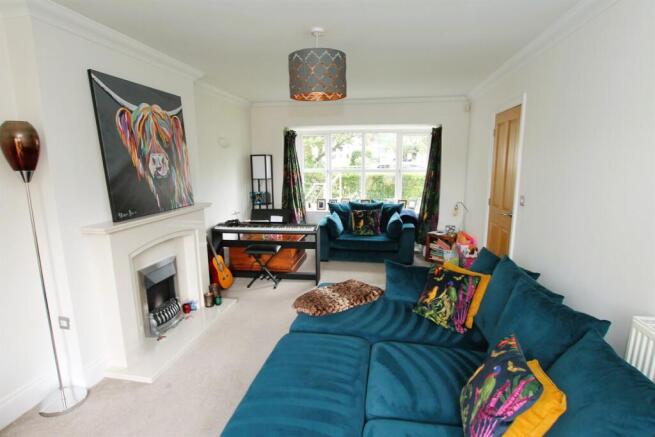 4 bed Detached to rent Image 8