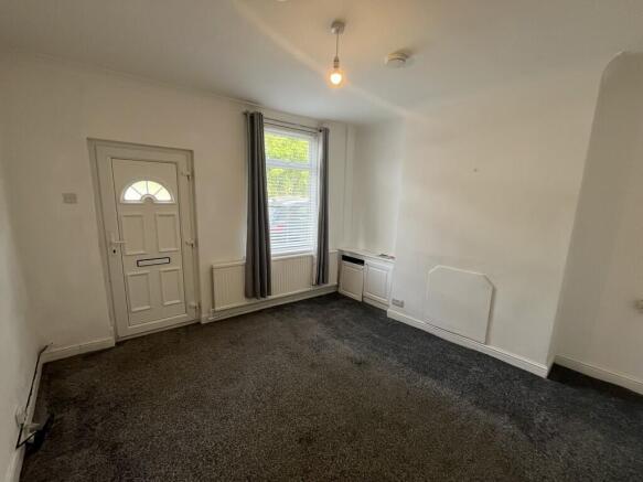 2 bed Terraced to rent Image 3