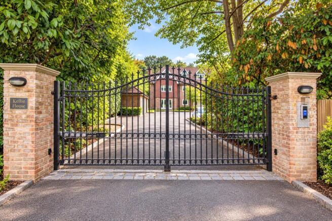 London Road, Sunningdale, Ascot, Berkshire, SL5 photo 2