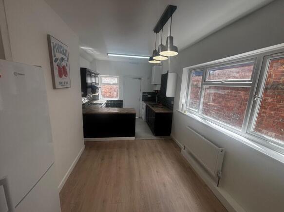 4 bed Terraced to rent Image 4