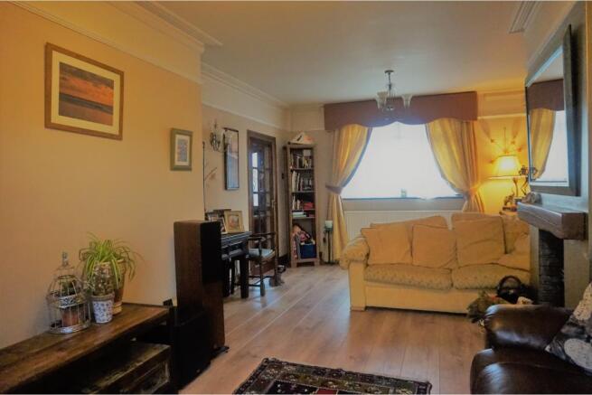 Lounge/Dining Room