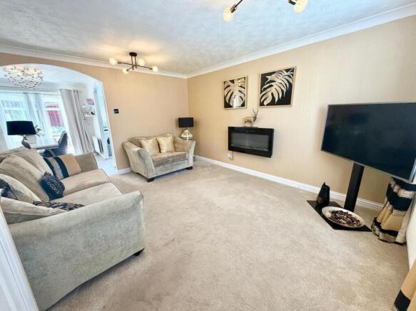 3 bed Semi-Detached for sale Image 5