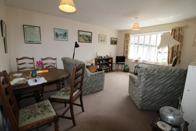 Lounge/dining room