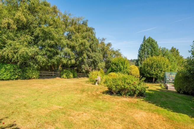 4 bed Detached to rent Image 11
