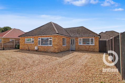 Beautifully Renovated Detached Bungalow on Common Close, West Winch