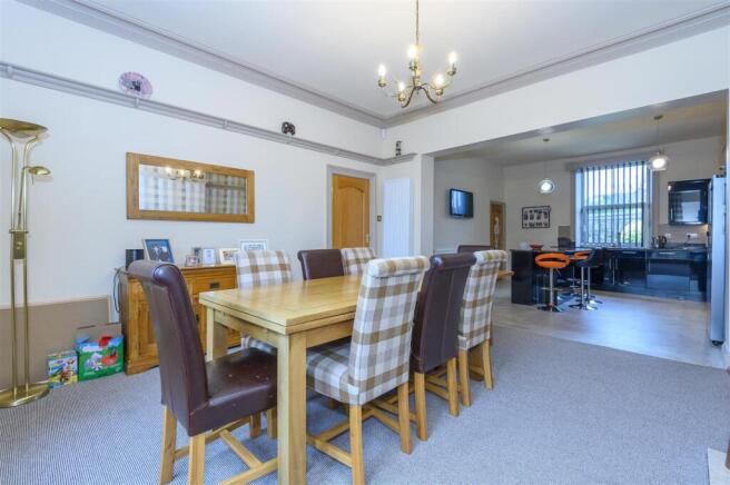 5 bed Detached for sale Image 12