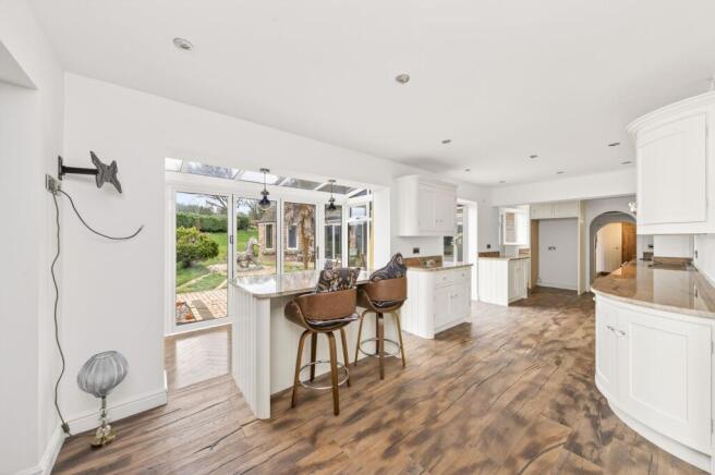 4 bed Detached for sale Image 9